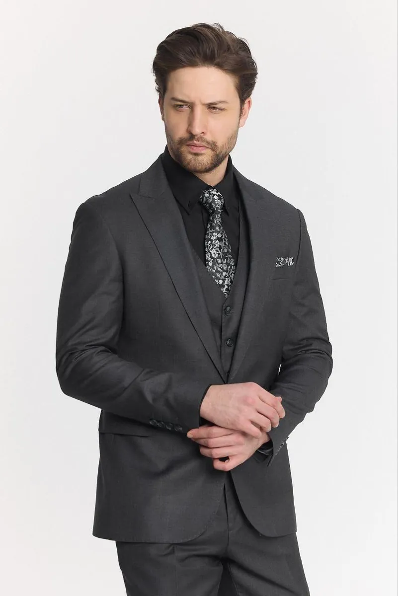 Charcoal Grey Three-Piece Men's Suit with Peak Lapel – Three Piece Suit by Mark Morente